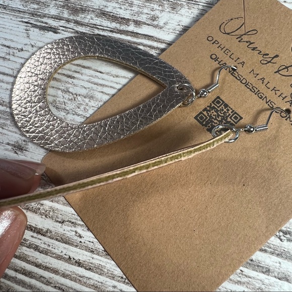 #13 Handmade Rose Gold Marbled Leather Earrings - Picture 4 of 6